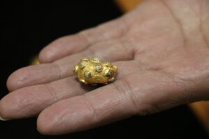 Уникальные золотые изделия с древнего Культобе переданы в музей-заповедник «Азрет Султан» 3 Культобе