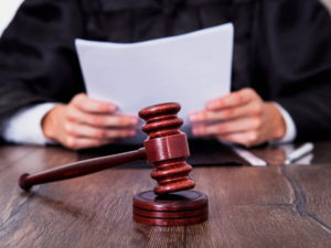 В Атырау судят мать-убийцу, которая нанесла дочери 38 ножевых ранений 1 суд